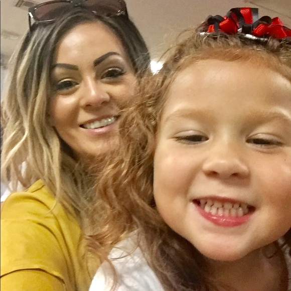 Meet your Posher, Megan - Picture 3 of 3